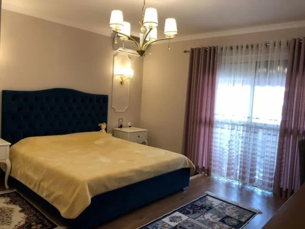 Tirane, shes apartament 2+1 Kati 5, 126 m² 160.000 € (fresku)