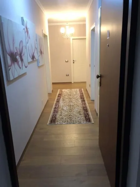 Tirane, shes apartament 2+1 Kati 5, 126 m² 160.000 € (fresku)