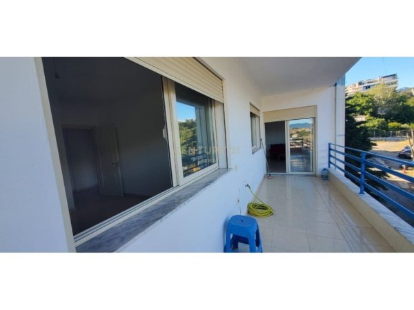 Tirane, jap me qera apartament 2+1 Kati 3, 100 m² 350 € (Fresku)