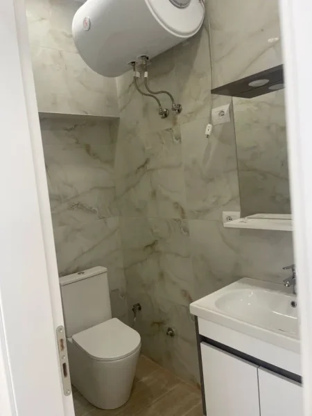 Tirane, jepet me qera dyqan Kati 0, 40 m² 500 € (STADIUMI DINAMO)