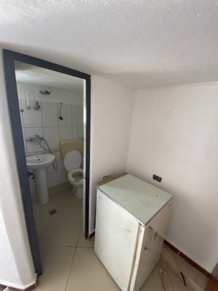 Tirane, jepet me qera garsonier , 1 m² 