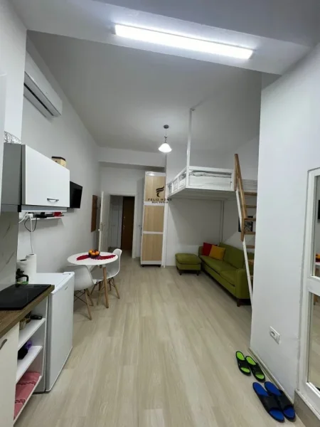 Tirane, jepet me qera vetem 1 dhome 1+1 Kati 2, 50 m² 600 € (SHKOLLA PETRO NINI)