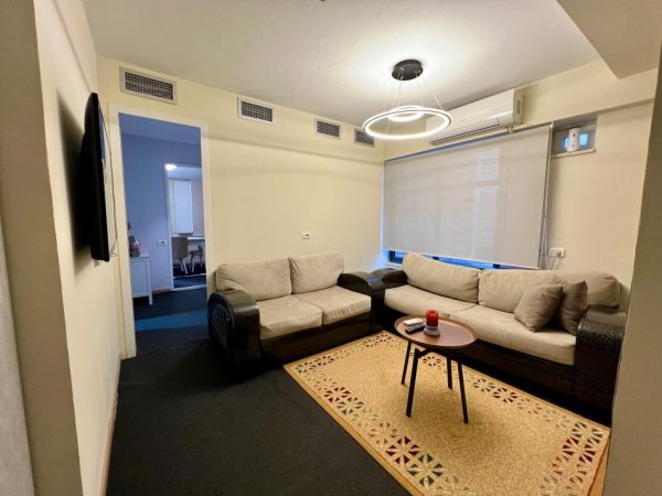 Tirane, jepet me qera apartament 1+1 Kati 1, 50 m² 450 € (Piaca - Qender)