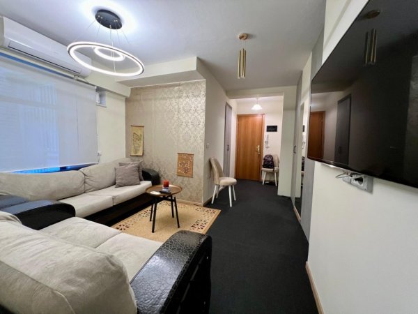 Tirane, jepet me qera apartament 1+1 Kati 1, 50 m² 450 € (Piaca - Qender)