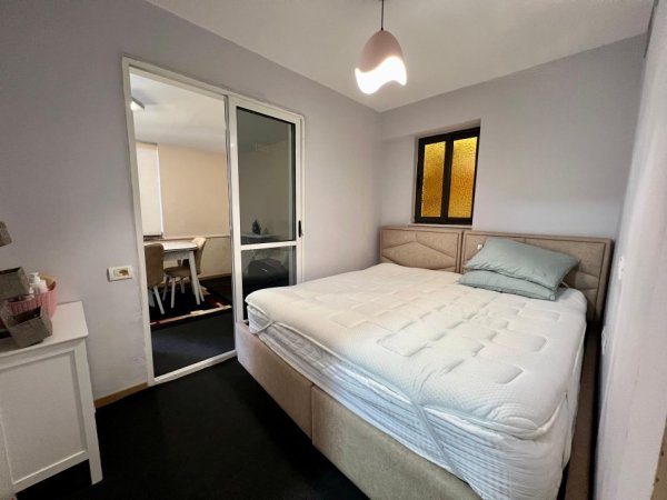 Tirane, jepet me qera apartament 1+1 Kati 1, 50 m² 450 € (Piaca - Qender)
