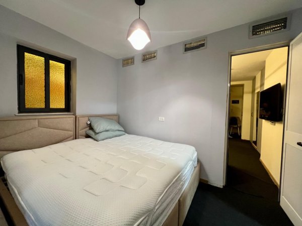 Tirane, jepet me qera apartament 1+1 Kati 1, 50 m² 450 € (Piaca - Qender)