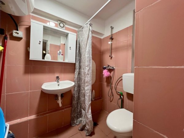 Tirane, jepet me qera apartament 1+1 Kati 1, 50 m² 450 € (Piaca - Qender)