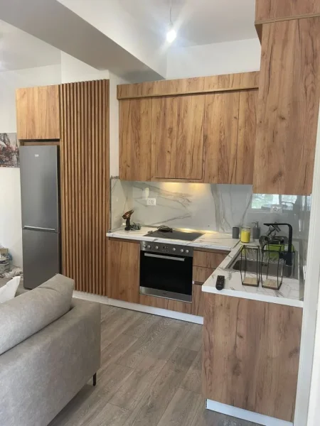 Tirane, jepet me qera apartament 2+1+Ballkon Kati 7, 89 m² 500 € 