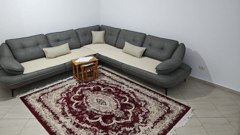 Tirane, jepet me qera apartament 1+1+Ballkon Kati 3, 65 m² 400 € (ISH DOGANA)