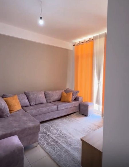 Jepet me Qera Apartamenti 1+1 me Ashensor pallat ne Astir, 55 m²   350 Euro