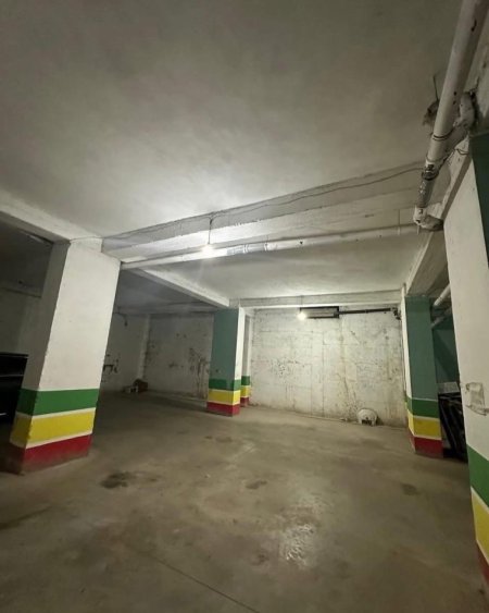 Tirane, jepet me qera magazine Kati -1, 500 m² 1.200 € (Yzberisht)