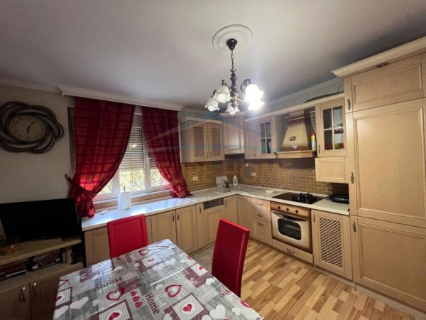 SHITET APARTAMENT 2+1 TEK RRUGA FORTUZI