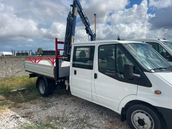 Durres, shitet Ford transit me vinç, Viti 2013, me dogane 16.000 €