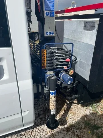 Durres, shitet Ford transit me vinç, Viti 2013, me dogane 16.000 €