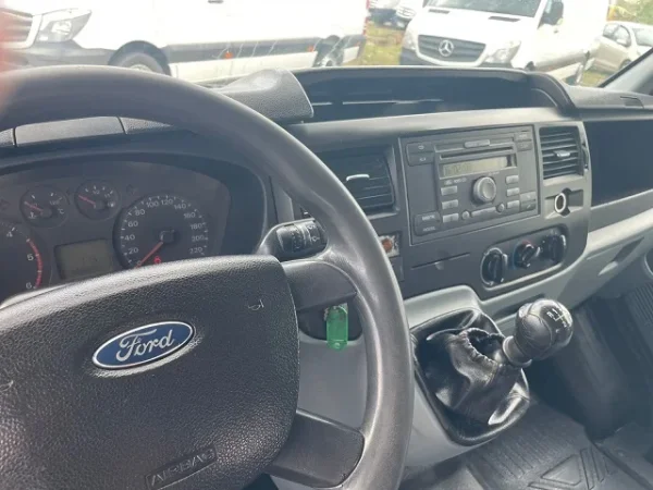 Durres, shitet Ford transit me vinç, Viti 2013, me dogane 16.000 €