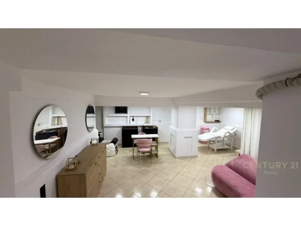 Tirane, jepet me qera ambjent biznesi Kati 0, 28 m² 500 € (Ish Bllok)