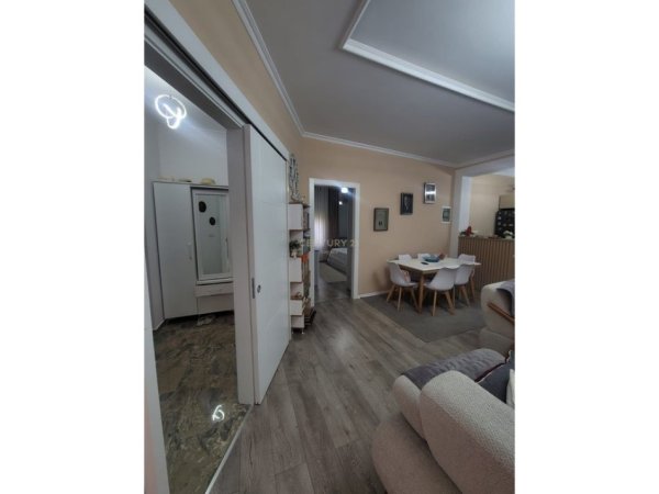 Tirane, shitet apartament 2+1+Aneks+Ballkon , 100 m² 150.000 € (Fresk)