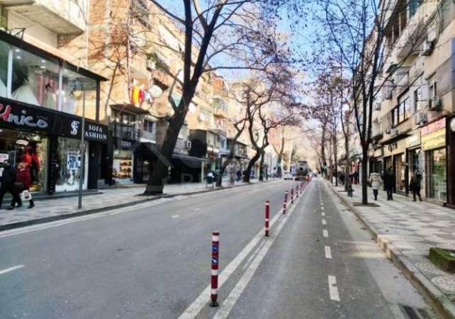 Tirane, jepet me qera dyqan Kati 0, 34 m² 1.100 € (Rruga Myslym Shyri)