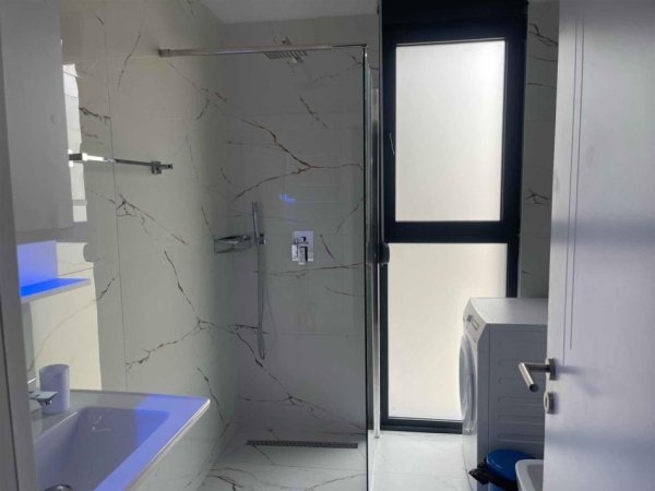 Tirane, jepet me qera apartament 1+1+PARKIM Kati 3, 67 m² 450 € (SELITE PRANE AKU-SE)