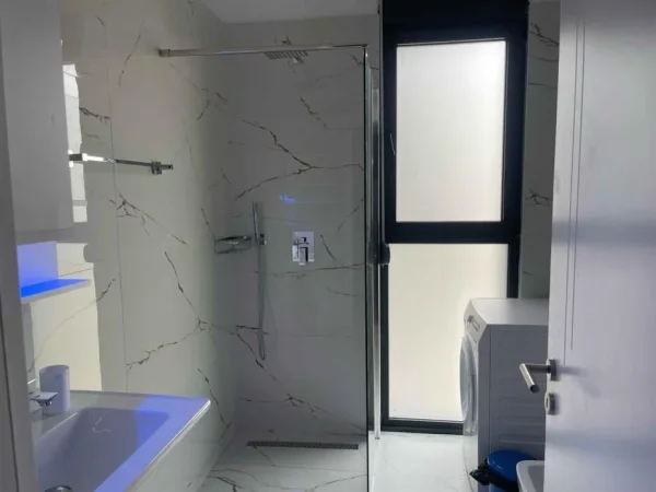 Tirane, jepet me qera apartament 1+1+PARKIM Kati 3, 67 m² 450 € (SELITE PRANE AKU-SE)