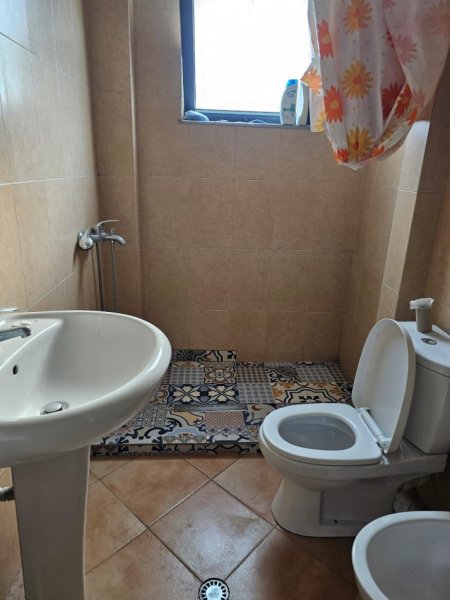 Tirane, jepet me qera apartament 1+1 Kati 4, 450 € 