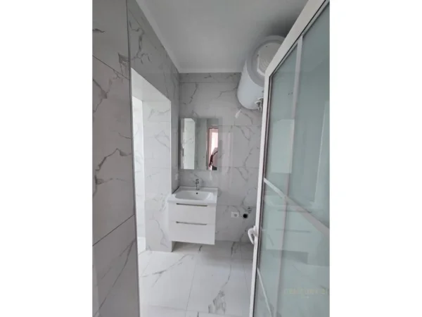 Tirane, shitet apartament 2+1+Ballkon Kati 5, 128.000 € (Don Bosko)