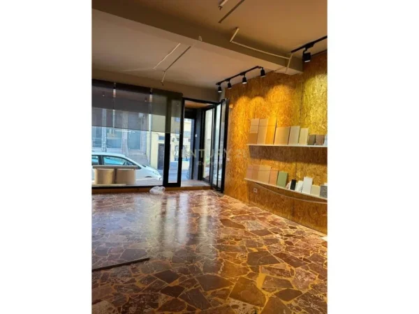 Tirane, jepet me qera ambjent biznesi , 77 m² 800 € (Rr.Durresit)
