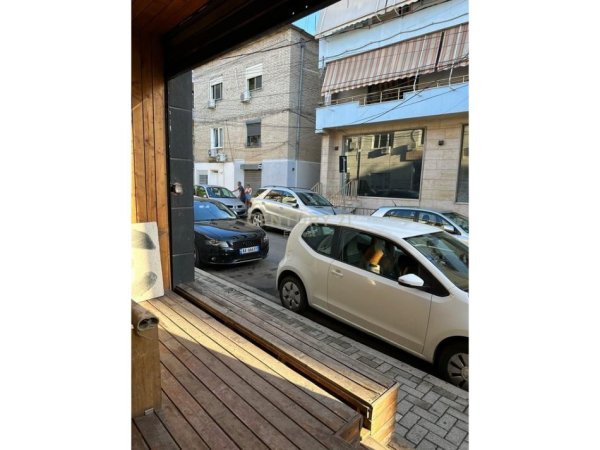 Tirane, jepet me qera ambjent biznesi , 77 m² 800 € (Rr.Durresit)