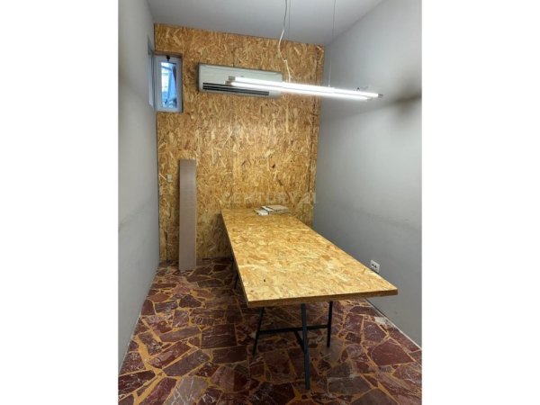 Tirane, jepet me qera ambjent biznesi , 77 m² 800 € (Rr.Durresit)