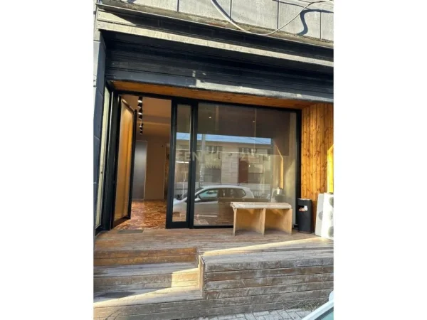 Tirane, jepet me qera ambjent biznesi , 77 m² 800 € (Rr.Durresit)
