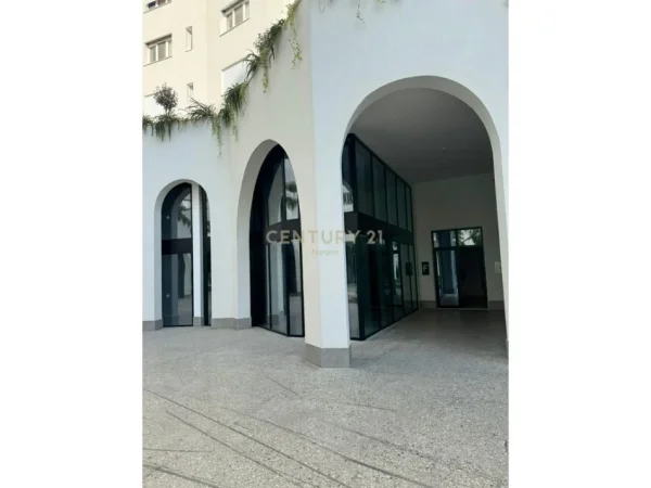 Tirane, jepet me qera ambjent biznesi , 37 m² 700 € (River Residence)