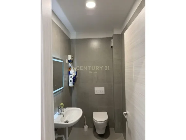 Tirane, jepet me qera ambjent biznesi , 37 m² 700 € (River Residence)