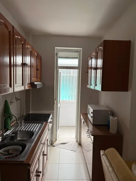 Tirane, jepet me qera apartament 1+1+Ballkon Kati 1, 500 € (Vasil Shanto)