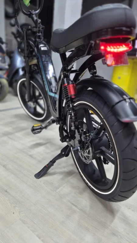 Tirane, shes biciklete elektrike Ouxi Vifa Q8 e zeze