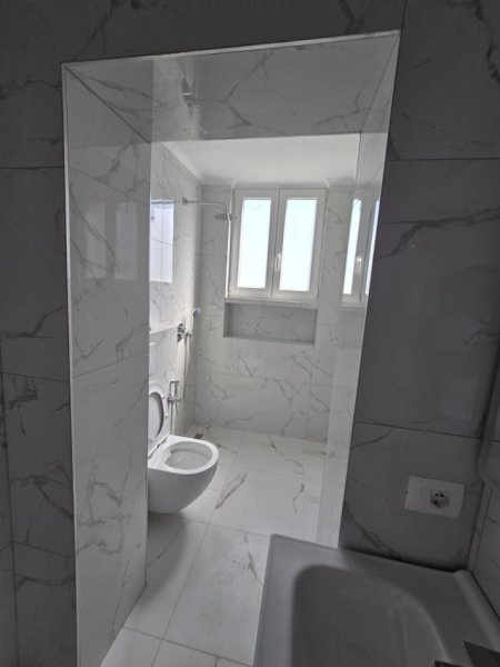 Tirane, shitet apartament 2+1+Ballkon Kati 5, 55 m² 128.000 € (Don Bosko)