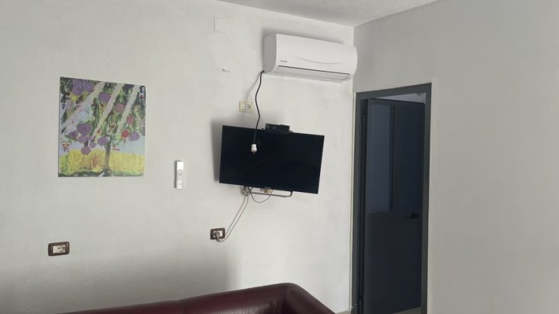 Tirane, jap me qera shtepi 1+1 Kati 1, 50 m² 30.000 ALL (Azem Galica, Tirane)