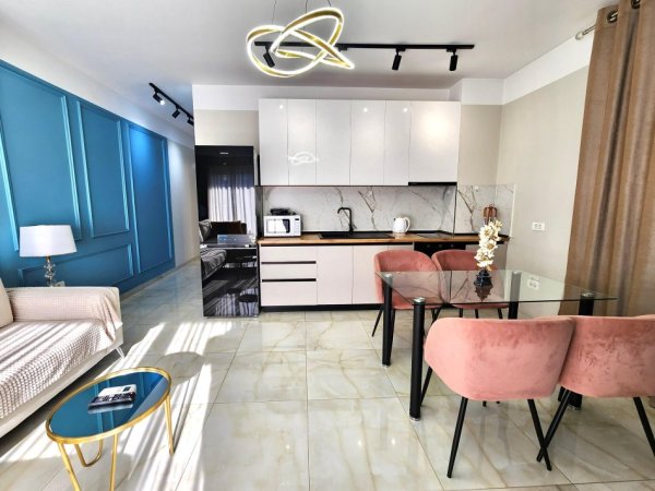 Jepet Apartament me Qera : Luxury 1+1 (📍Kompleksi Olimpik - Komuna Parisit) 100% e rikonstruktuar - Pallat i Ri 2022  (750€) 💥💥
