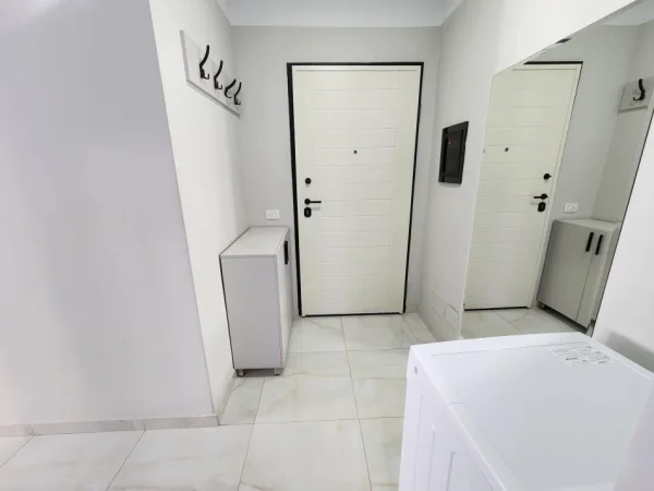 Jepet Apartament me Qera : Luxury 1+1 (📍Kompleksi Olimpik - Komuna Parisit) 100% e rikonstruktuar - Pallat i Ri 2022  (750€) 💥💥