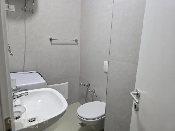 Tirane, jepet me qera apartament 1+1 Kati 2, 53 m² 480 € (Bulevardi i Ri)