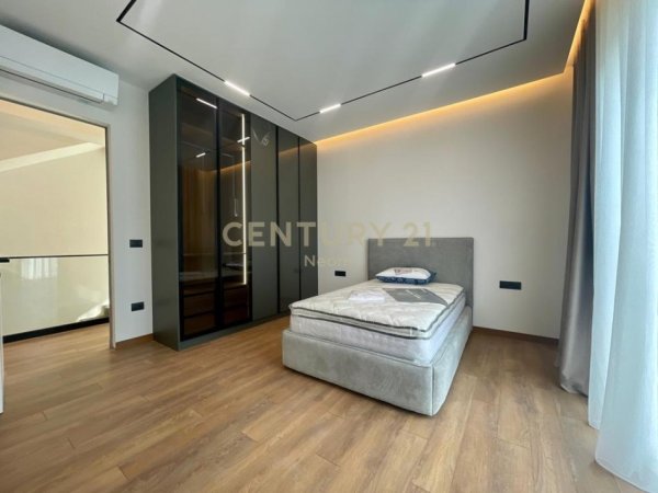 Tirane, jepet me qera Vile 4+1 Kati 4, 425 m² 4.000 € (Liqeni i Thate)