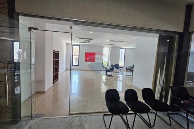 Tirane, jepet me qera zyre Kati 0, 67 m² 1.100 € (ID: 530571001-113)