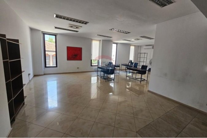 Tirane, jepet me qera zyre Kati 0, 67 m² 1.100 € (ID: 530571001-113)