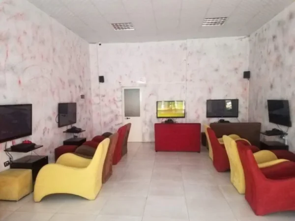 Tirane, jepet me qera ambjent biznesi Kati 0, 60 m² 400 € (Misto mame)