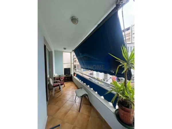 Tirane, jepet me qera 2+1 Kati 2, 96 m² 550 € 