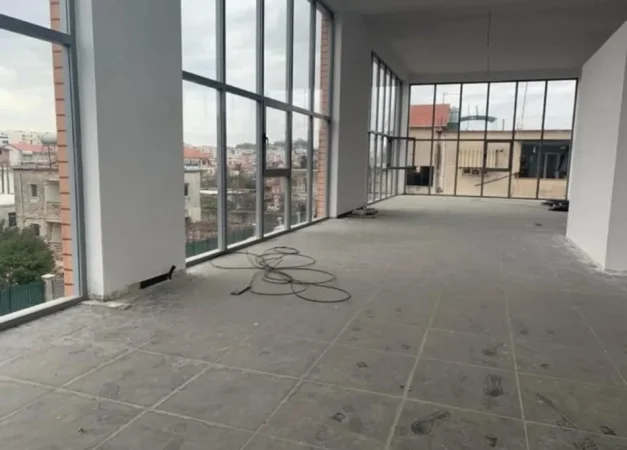 Tirane, jepet me qera zyre Kati 1, 600 € (Rruga e Kavajes)