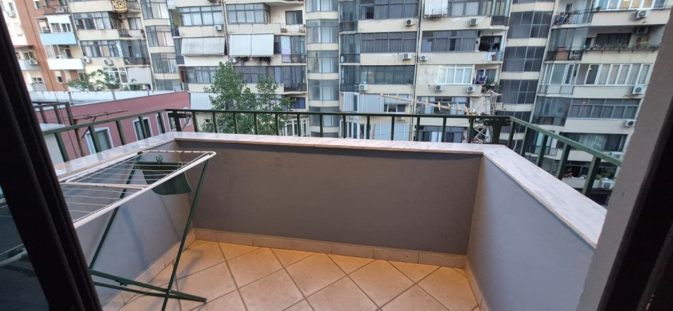 Tirane, jepet me qera apartament 2+1+Ballkon Kati 5, 95 m² 600 € (2+1)