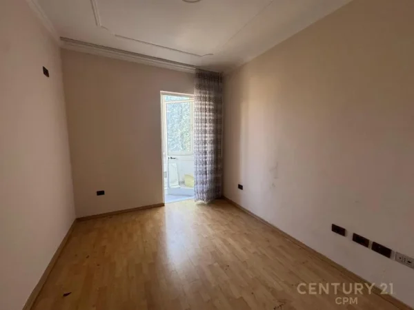 Tirane, shes apartament 3+1 Kati 4, 115 m² 320.000 € (Rruga e Elbasanit)