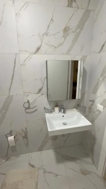 Tirane, shitet apartament 2+1+Ballkon Kati 4, 120 m² 375.000 € (Rr. e Kavajes)