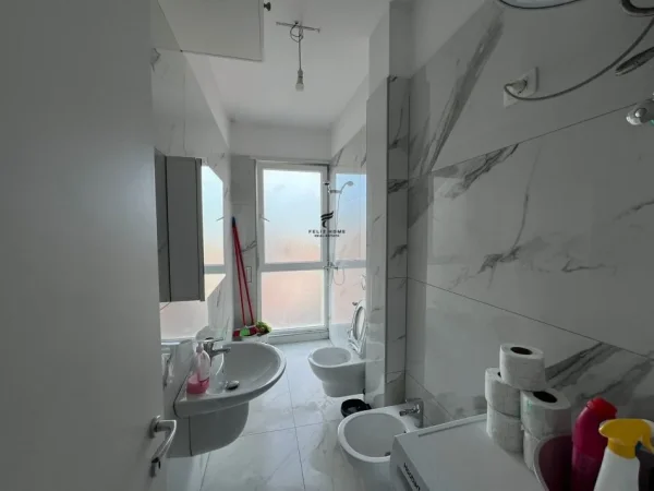 Tirane, jepet me qera apartament 1+1 Kati 6, 70 m² 600 € (LAPRAKE)