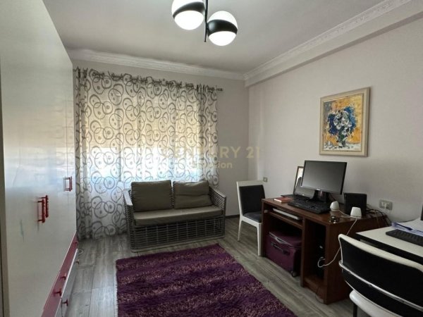Tirane, jepet me qera apartament 2+1+Aneks+Ballkon Kati 9, 132 m² 500 € (Tek Bar Oslo)